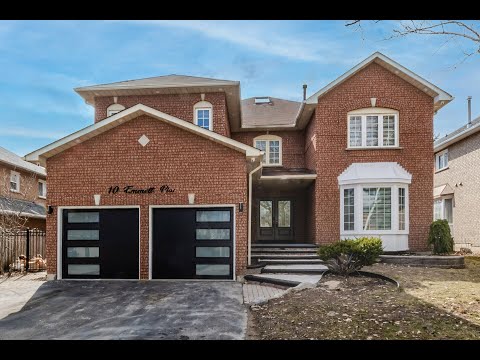 10 Emmett Place, Whitby Home - Real Estate Properties