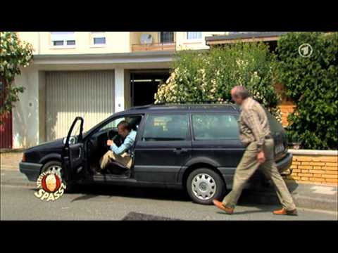 Der hat's verdient: Andreas Häßelbarth in das Garagentor | Verstehen Sie Spaß?