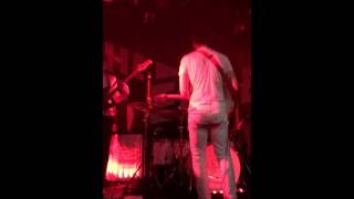 Albert Hammond Jr. - Fleece & Firkin - Side Boob