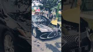 Download lagu Penampakan Mobil Ngarso Dalem Sri Sultan Hamengku Buwono X Memasuki Pura Mangkunegaran Solo mp3