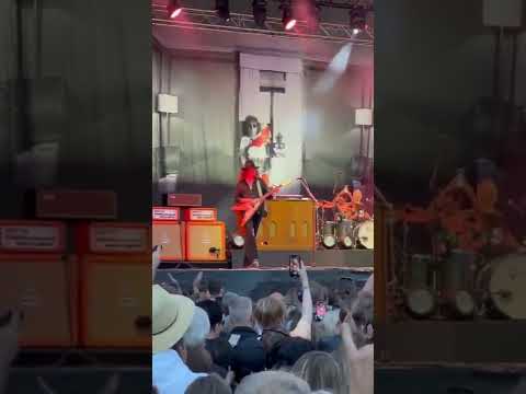 Dansar Aldrig Nykter - Magnus Uggla