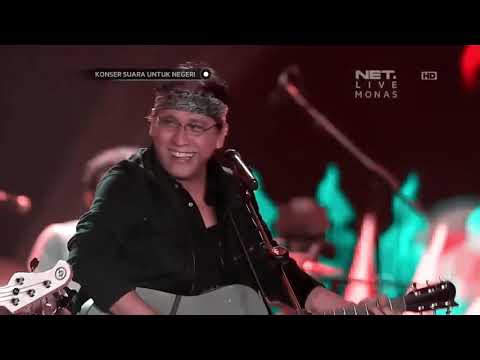 Keroncong Kemayoran,Sang Bango&Nonton Bioskop - Iwan Fals feat Bondan Prakoso in Concert Jakarta
