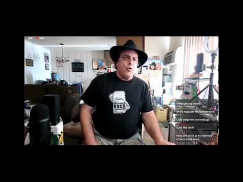 Perry Admits He Keeps A Glitter Notebook about Suge Knight