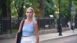 現在のモスクワ、女の子の都になる。男が戦っている間、女は着飾って徴兵逃れと男漁りしている。女はチンボを我慢できない。但しイケメンや金持ち男限定だとか