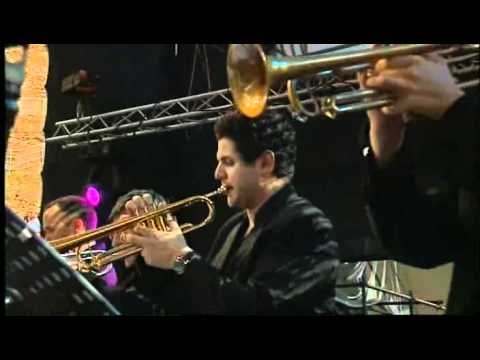 Sous les toits - Jazz à Vienne 2007 Paris Jazz Big Band de Pierre Bertrand & Nicolas Folmer.avi