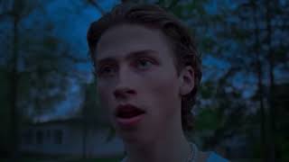 Video zu 'Rote Flaggen' ansehen Video zu 'Rote Flaggen' ansehen