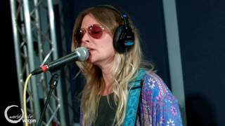 Elizabeth Cook - "Dyin'" (Recorded Live for World Cafe)