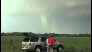 preview picture of video 'Mulvane, KS Tornado June 12th, 2004'