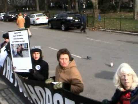 Animal right's harassing families on horse & carriage rides @ Christmas Central Park  Ban blinders