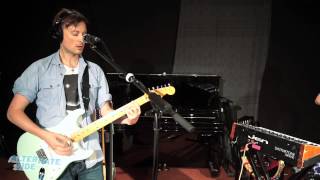 Django Django - &quot;Default&quot; (Live at WFUV)