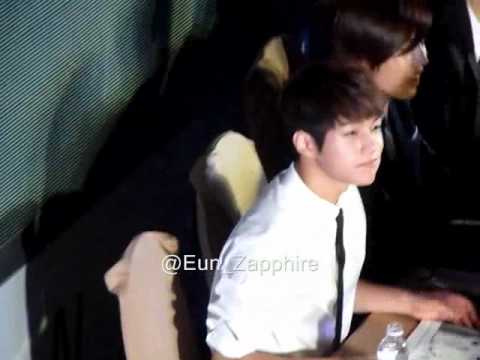 LKIM Fan sign @Siam Paragon 270712