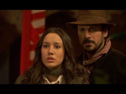 El Secreto de Puenteviejo - Joaquina amenaza a a Aurora, Gonzalo y Conrado con un cuchillo