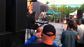 Brad performs "Screen" live @ Seattle Center w/Stone Gossard