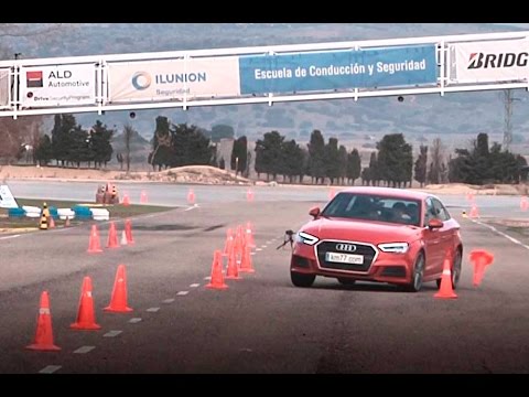 Audi A3 Sedan 2016 – Maniobra de esquiva (moose test) y eslalon | km77.com