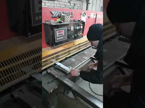Гидравлические гильотинные ножницы Yangli QC12Y-4х2500 - Видео c Youtube №1
