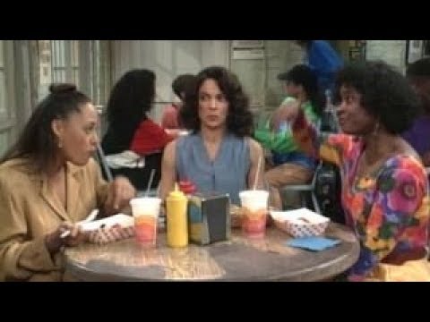 A Different World: 6x22 - The girls prepare for Lena Horne's welcoming party