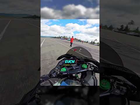 Ein Biker nimmt spontan an einem Rennen teil 😏