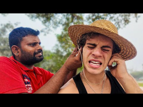 This €1 ear cleaning in India DESTROYED me 🇮🇳
