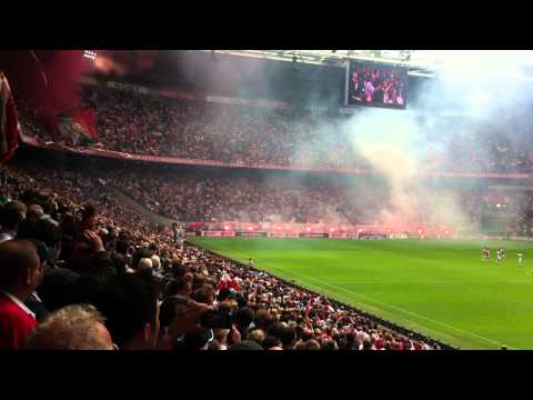 Ajax-Twente kampioenen opkomst met clublied