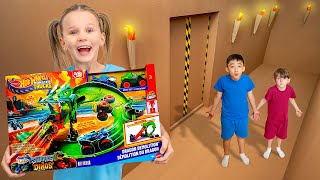 Cardboard Challenge with Hot Wheels Monster Trucks – Sharks vs Dinos!