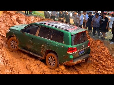 Land Cruiser GXR 3.5 V6 vs Volkswagen Touareg 3.0L V6 vs Toyota RAV4 2.5L Plug in Hybrid PK Off-road