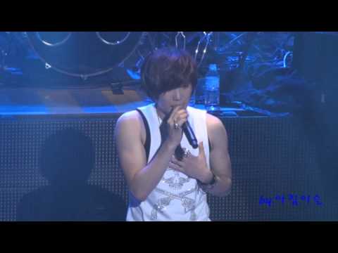 101107 FTIsland Seoul Concert - Iron  Heart 굳은살이 박혀버려.wmv
