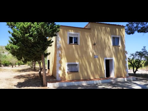 6 BEDROOM COUNTRY HOUSE FOR SALE IN ONTINYENT WITH POOL AND MOUNTAIN VIEWS