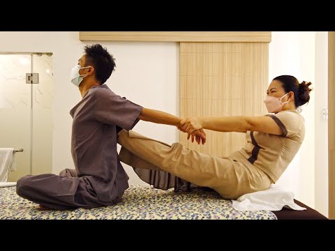 Poderosa terapia de massagem tailandesa para alívio da dor nas costas