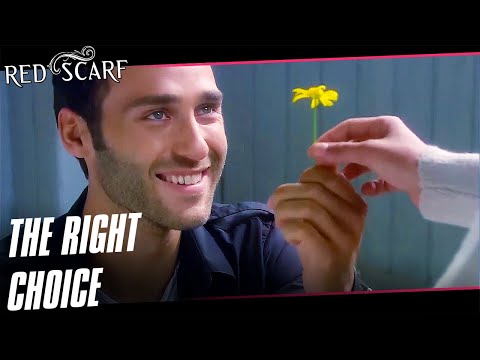 Ilyas Kneeled in Front of Asiye! | Red Scarf Turkish Drama