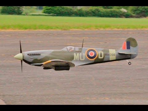WW2 RC FIGHTER / BOMBER DISPLAY AT LMA RAF TIBENHAM - 2016