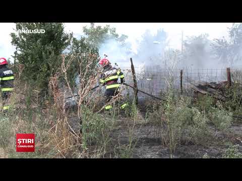CANAL SUD / A LĂSAT MÂNCAREA PE PLITĂ ȘI A LUAT FOC. MAI MULTE AUTOSPECIALE PREZENTE LA FAȚA LOCULUI