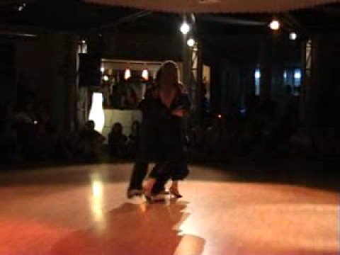 Eugenia Parilla  and  Pablo Inza  are  dancing  to  the  tango  "  El Adios  "