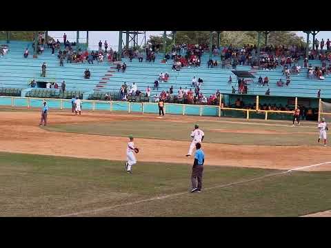 Victoria de Villa Clara ante Las Tunas en los Play off de la pelota Cubana.