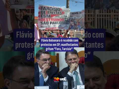 Flávio Bolsonaro é recebido com protestos em SP; manifestantes gritam ‘Fora, Tarcísio’