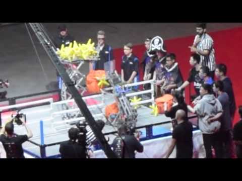 Huge DQ During Grand Finals - Vex Worlds 2017