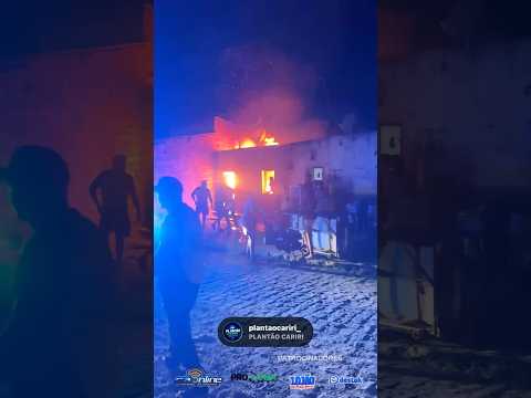 INCÊNDIO DESTRÓI RESIDÊNCIA NO BAIRRO GUARANI, EM CAMPOS SALES - CE