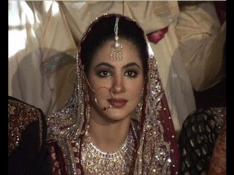 Annie's wedding features flowers and fists