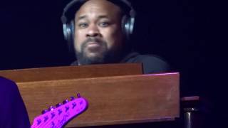 Maxwell Live - 6.22.17:) "Lifetime" Shedrick Mitchell & Travis Sayles solo:)