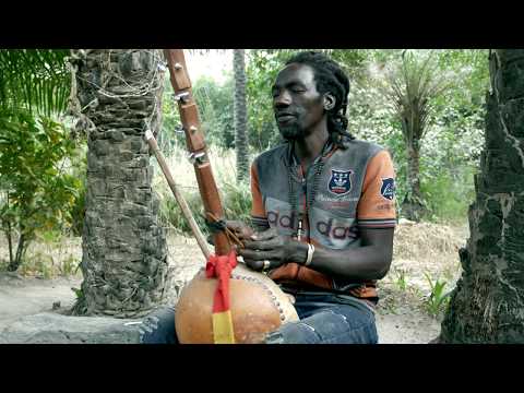 Watcha plays "La Paix de l’Afrique" - Kamale ngoni music from West Africa