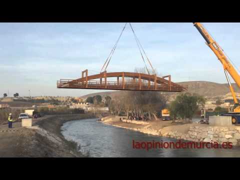 Instalación del nuevo puente sobre el Río Segura en La Presa-Cieza