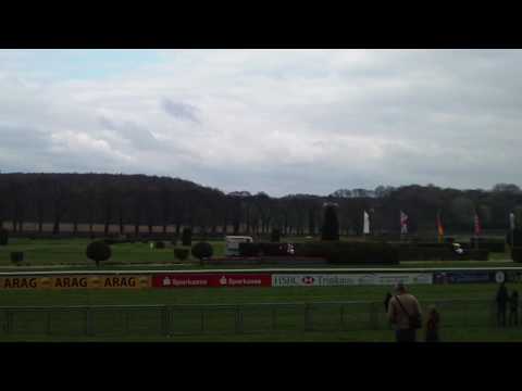 Ronja beim Aufgalopp vor dem zweiten Sieg