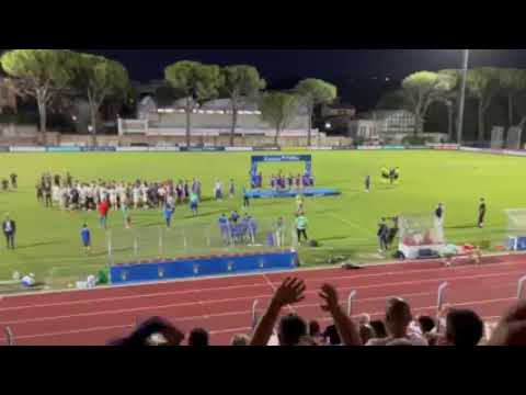 La premiazione dell'under 15 della acf Fiorentina calcio vice campione d'Italia 2022 a Tolentino