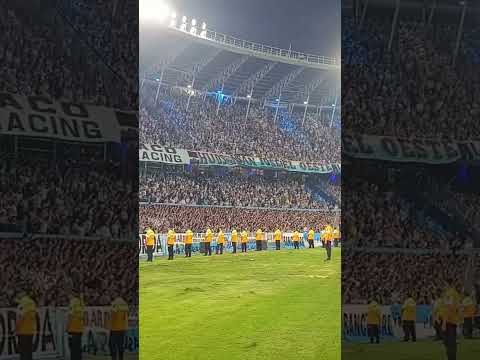 "EL MARTES TODOS JUNTOS EN CASA " Barra: La Guardia Imperial &bull; Club: Racing Club