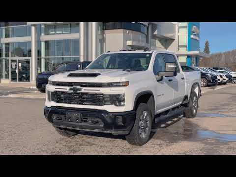2026 Chevrolet Silverado 2500HD 4WD Crew Cab Standard Box Custom in White for sale at Royal Chevrolet in Orangeville, ON