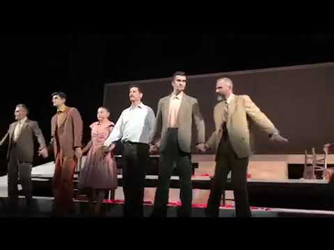 ΚΘΒΕ «Η Μεγάλη πλατεία» του Νίκου Μπακόλα - Χειροκρότημα stellasview.gr