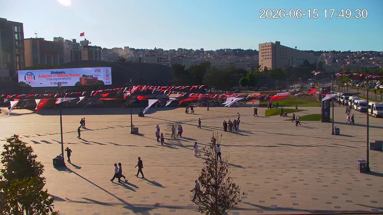 Live webcam view of İstiklal Meydanı Grand Esplanade