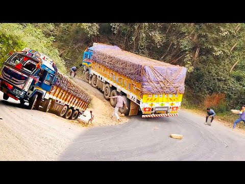 Heavy Loaded Truck Slips off the road - Crazy Truck Driver Unable to Turn at Hairpi...😱🚛