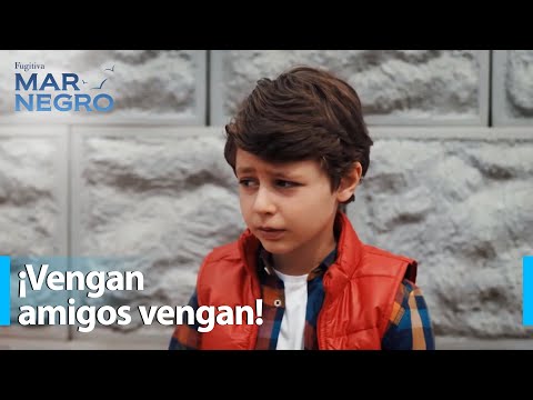 Yiğit vende sus juguetes para ayudar a su familia - Mar Negro Capítulo 168 | Fugitiva