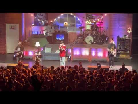 She’s A God Neck Deep Live