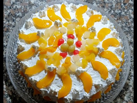 A simple sponge cake (with peaches, whipped cream and salade de fruits)